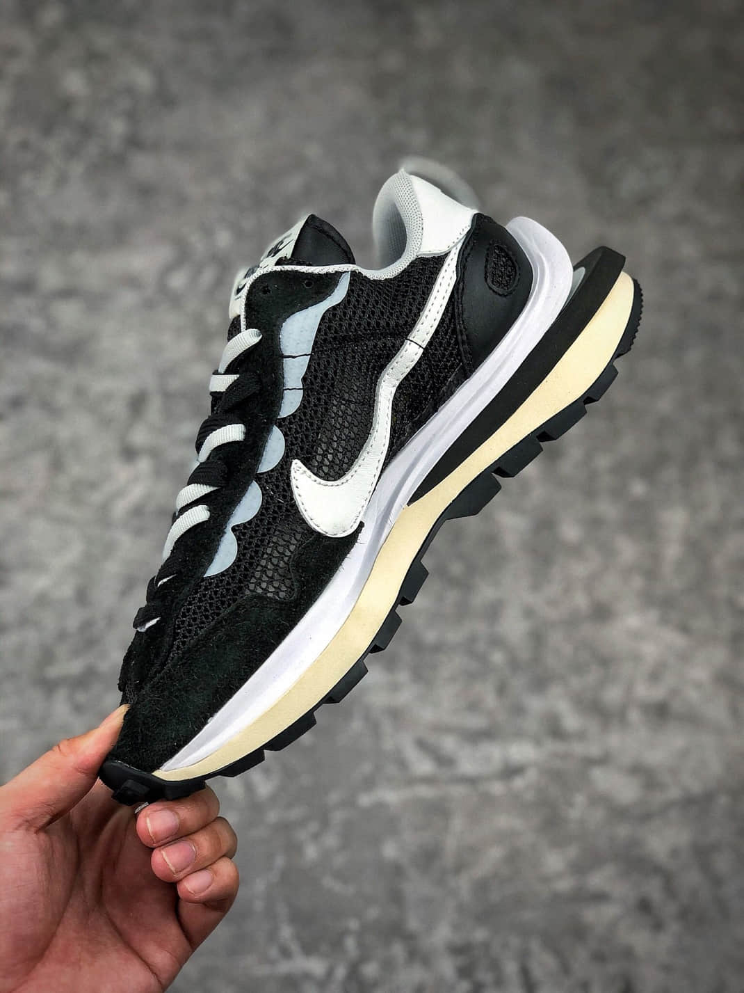 堅実な究極の 新品 黒タグ 28.5US10.5 NIKE sacai VAPORWAFFLE